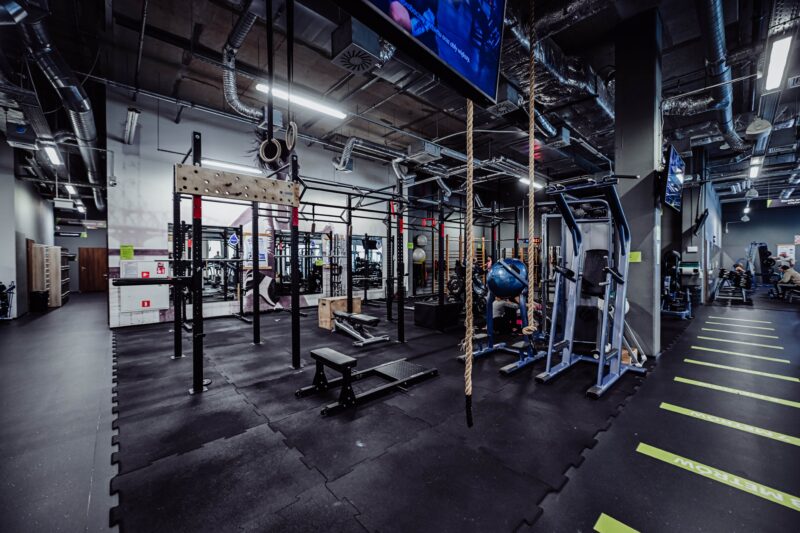 Багатофункціональна ціль для силових тренувань у Well Fitness Swidnica