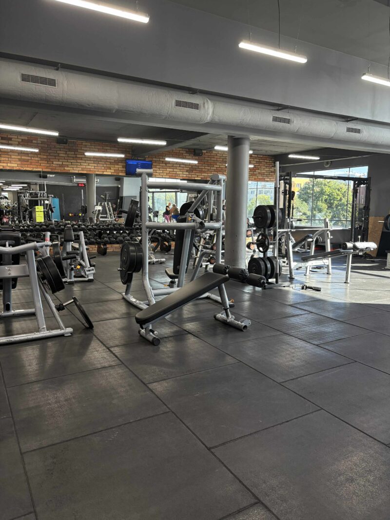 Лінійка сучасних силових тренажерів для тренування всього тіла.