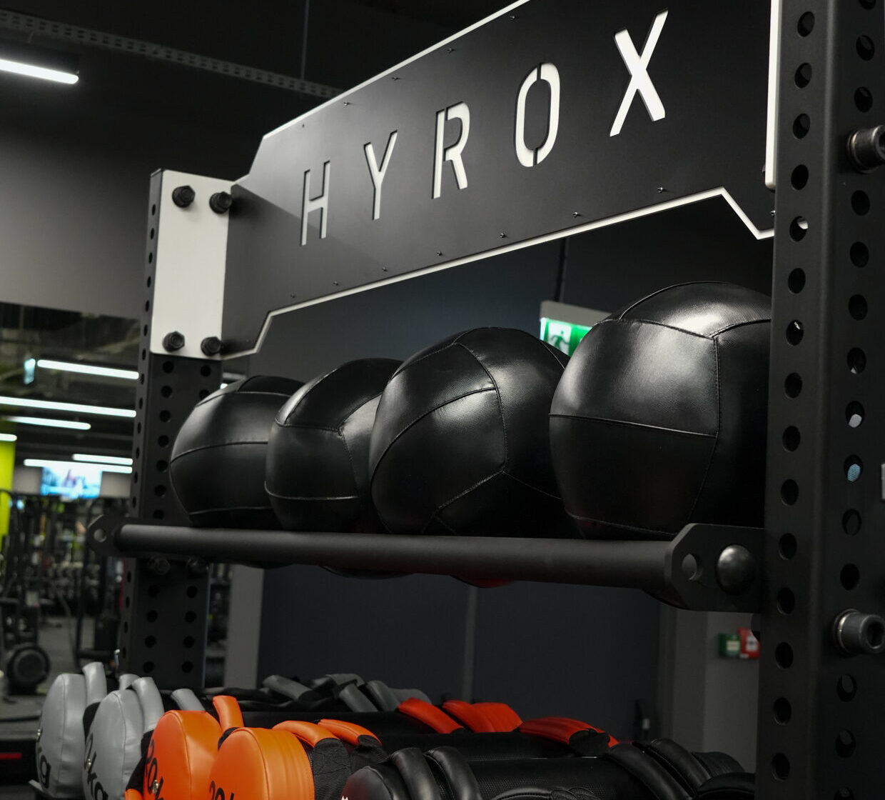 strefa hyrox well fitness na siłowni