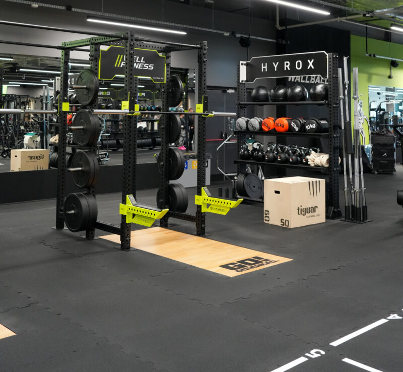 фітнес-зона hyrox well у тренажерному залі