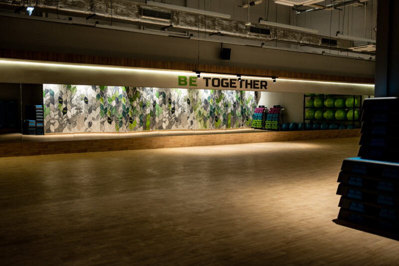 Атмосферний фітнес-зал для групових занять