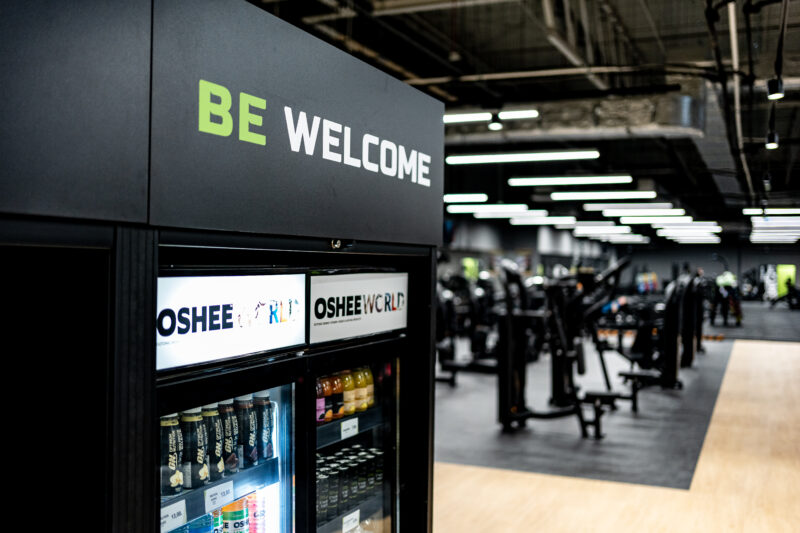 Автомат із закусками та напоями для членів клубу