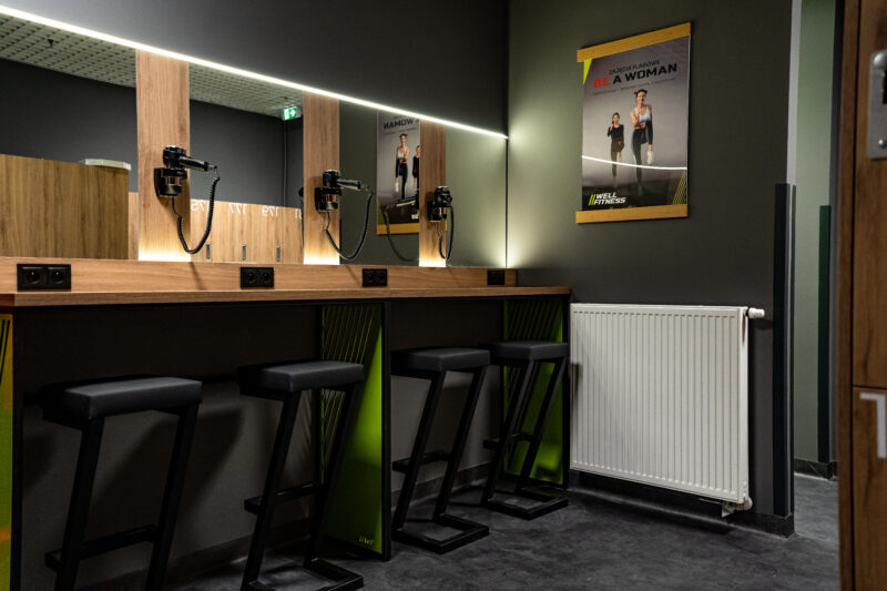 Роздягальня з сушаркою та повним екіпіруванням для членів клубу